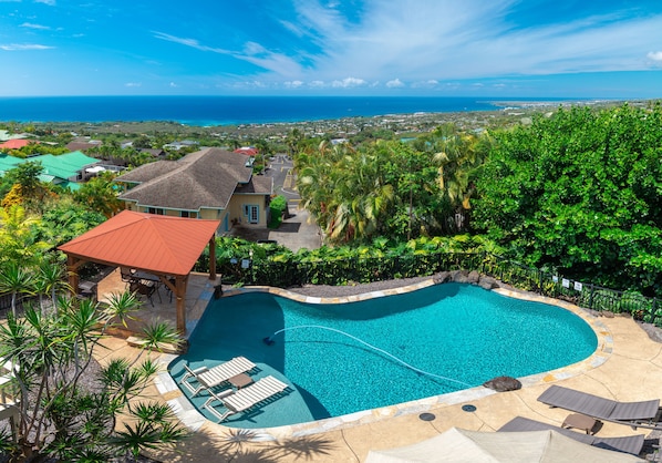 Truly stunning view of Kona coast & private heated oasis swimming pool