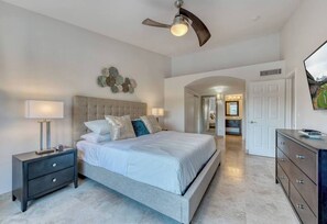 Master bedroom with Smart TV (king bed)