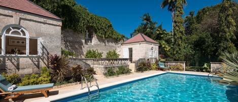 Porters Villa - Access to Pool