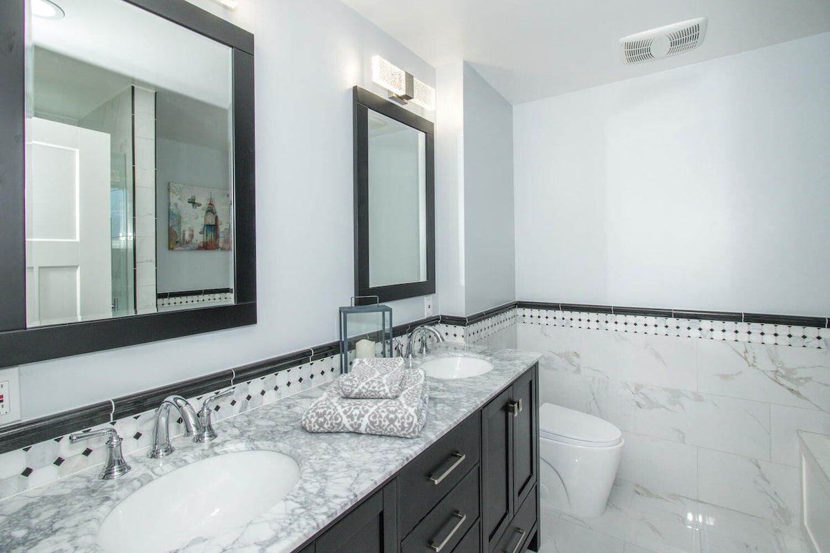Sparkling Clean Newly Built Luxury Ocean View 5 BR/3 BA Near SF/SFO+Free Parking