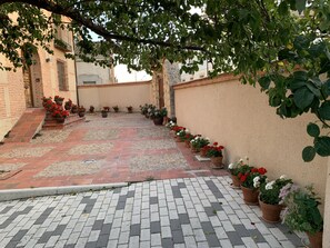 Patio d la tarja 1 