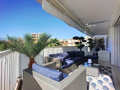 Luxurious T3 of 70 m2 with terrace near immediate Croisette