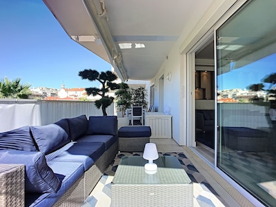 Luxurious T3 of 70 m2 with terrace near immediate Croisette