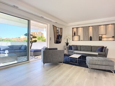 Luxurious T3 of 70 m2 with terrace near immediate Croisette