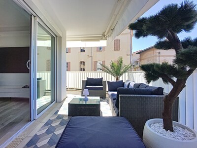 Luxurious T3 of 70 m2 with terrace near immediate Croisette