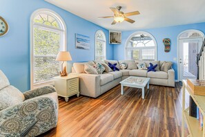 Main Living Space | Board Games | Central A/C | Central Heat