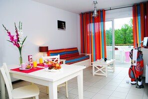 Tuck into a great meal in your dining area.