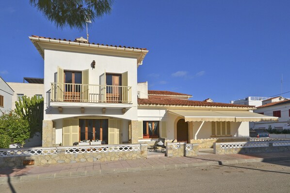Hibiscus villa 60 meters from the beach in Mallorca