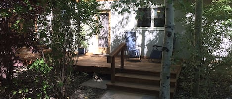 Front entrance to creekside cottage