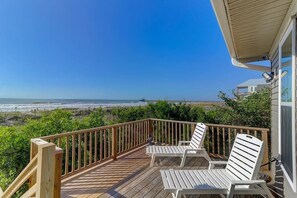 Oceanfront Patio - Views Of Pier