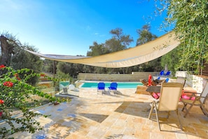 Perfect moments on shaded patio