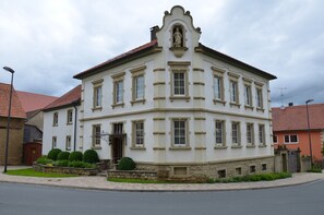 Wohnhaus - Ferienwohnung im EG