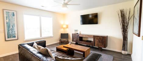 (Sample Photo) Living area with smart TV and wi-fi. 