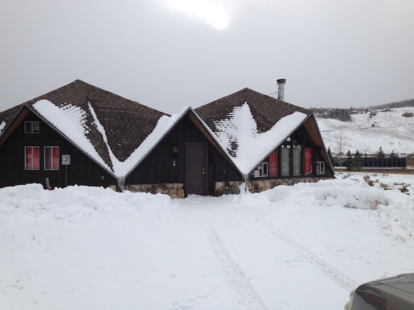 A snowy day in Summit!  The Cabin.