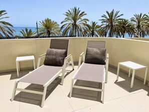 100 KVM private terrace, BEACH FRONT!!!