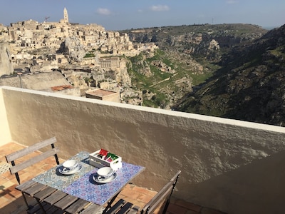 RupeSuiSassi is a typical house of the Sassi of Matera with a splendid view.