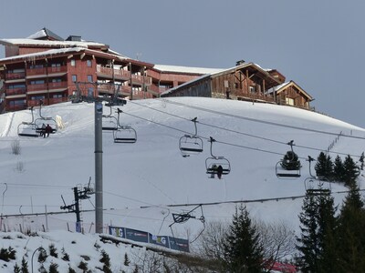 The 3 valleys - Les Menuires - Reberty 2000 - 4/5 pers -Skis on the feet