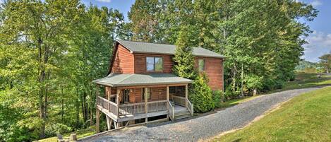 Fleetwood Vacation Rental Cabin | 4BR | 3.5BA | Stairs Required