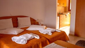 Tria Adelphia | Room 16 | Room View