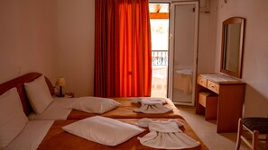 Tria Adelphia | Room 16 | Room View