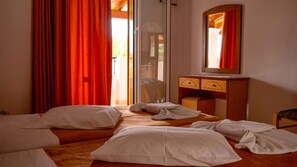 Tria Adelphia | Room 16 | Room View