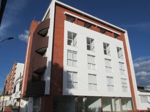Vista frontal de la propiedad