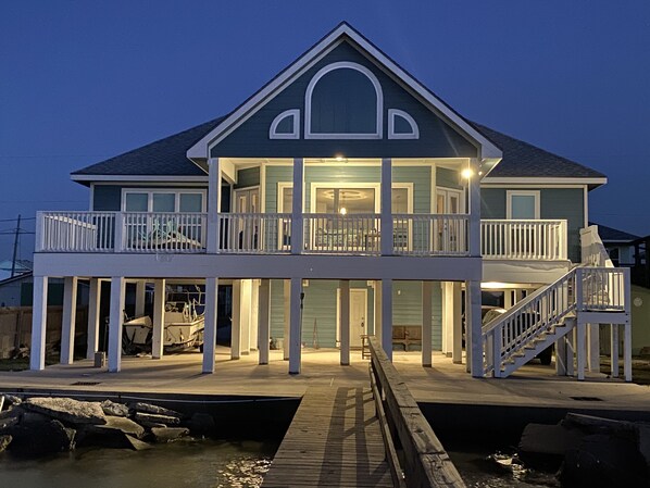 Pier is steps outside the house 