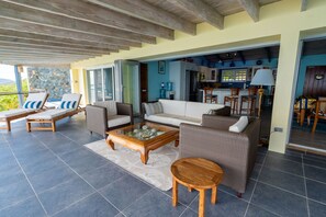 Outdoor sitting area 