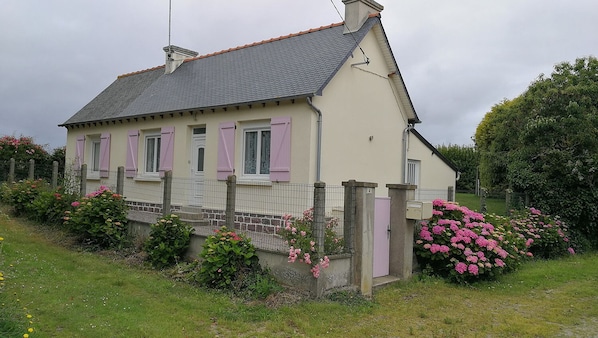 La Maison aux Volets Roses