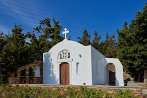 the Agios Konstantinos church 