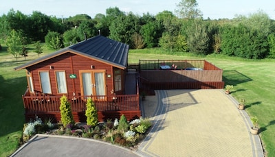 The Ryedale - luxury lodge with hot tub
