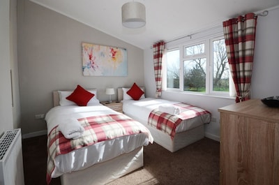 The Ryedale - luxury lodge with hot tub