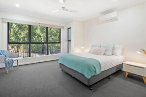 Upstairs large main bedroom with comfortable Sealy queen mattresses