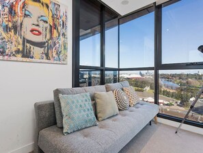Sofa bed provides additional sleeping options. Amazing study views across to the MCG, AAMI Park and Tennis Centre