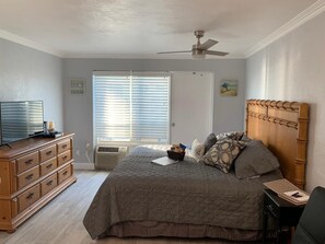 
Extremely comfortable band new mattress 
Sealy  posturepedic 