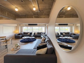 Room Details
