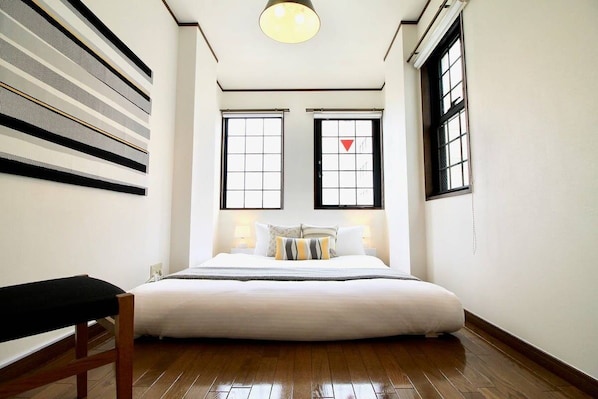 Large queen size bed at master bed room 