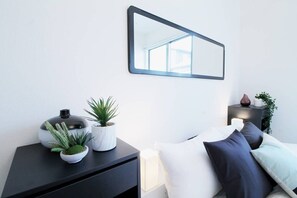 Side table view