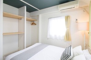 1 Queen Sized Bed and Closet Space
