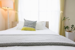 1 Queen Sized Bed