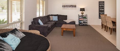 Lounge Room (1)