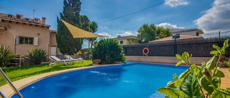 Casa con piscina privada frente al mar en Puerto Pollensa
