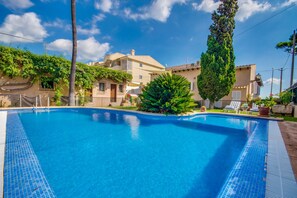 Beachside house with private pool in Puerto Pollensa