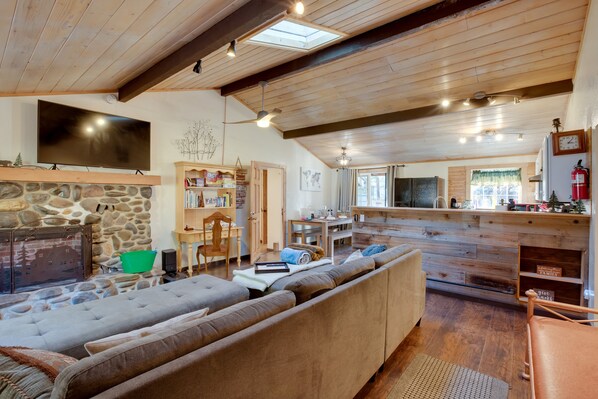 Stateline Vacation Rental | 3BR | 2BA | 1,000 Sq Ft | Stairs Required