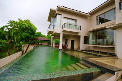 5 Bed Luxury Infinity Pool Villa With Jacuzzi