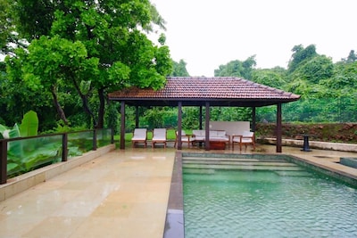 5 Bed Luxury Infinity Pool Villa With Jacuzzi