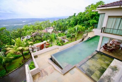 5 Bed Luxury Infinity Pool Villa With Jacuzzi