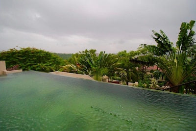 5 Bed Luxury Infinity Pool Villa With Jacuzzi