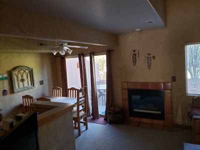 Clean, Cozy, Convenient-On golf course; Ride out of garage to Trails/Petroglyphs