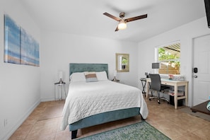 Bedroom Queen bed work space